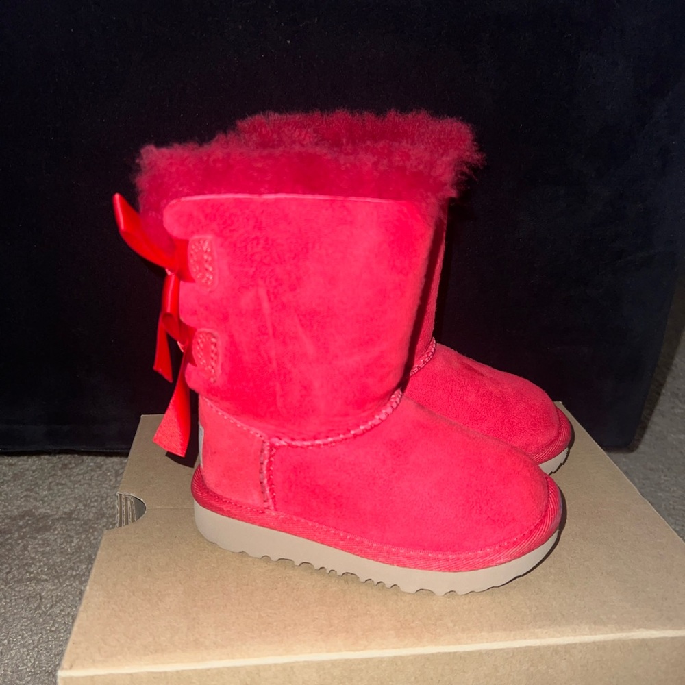 UGG